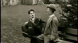 Charlie Chaplin homme brique