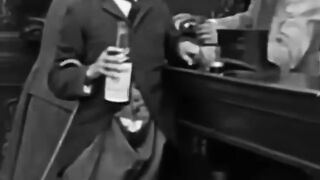 L'un des plus grands comédiens, Charlie Chaplin.