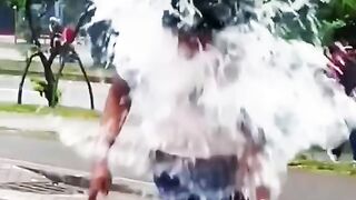 Belajar sundul bola