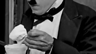 Les glaces amusantes de Charlie Chaplin