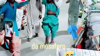 Yaar Garib log bhinkyahin Karte Dekho Kitna vajan uthaya