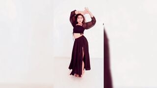 Indian Girl Anukriti Mona Dance