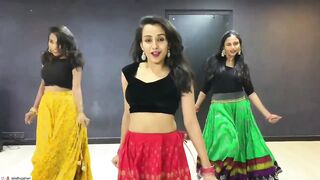 Indian Girl Sindhuja Hari Dance