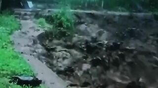 YA TUHAN ????????????  TERJADI BENCANA DI KABUPATEN KU,,SEMOGA SODARA SODARA DI BERIKAN KETABAHAN DALAM MUSIBAH YANG SEDANG DI ALAMI