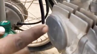 Honda 70 Bike Engin Wash