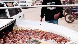 Gulab jamun k liye kuch bhi???? kya apko meetha psand hai_???? Salman Noman❤️ #shorts.