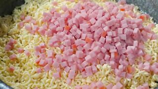 Spicy noodle cake