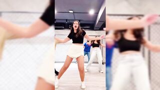 Indian Girl Jhanvi Gupta Dance