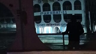 টার্মিনাল থেকে জাহাজ ছেড়ে যাওয়ার দৃশ্য