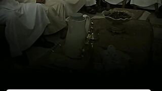 اذا احد مدحك قدام خالك