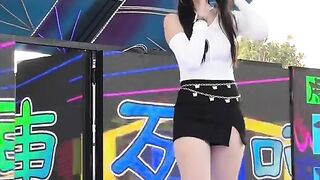 Biduan chindo goyang dangdut