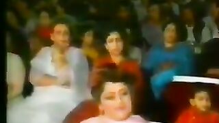 Un Ki Nazron Se Mohabbat Ka Jo Singer Runa Laila