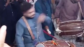 Dhol dance