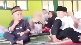 Bocah gokil lagi joged