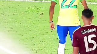 لاعب ضد رشاشات المياه????????????