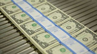 Earn $700 Day , Gana $700 por día