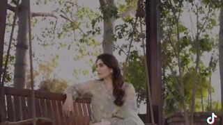 Song Main dhak dhak Hari Hari