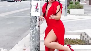 A RANDOM GUY HAS A HUGE INTEREST IN MY FLYER_ Why is he so surprised_????????‍♀️????LA ELVÍRA _shorts