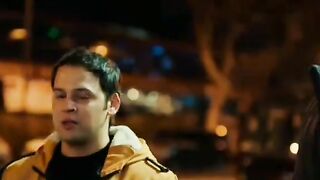 أهانوه لأن سيارته قديمة فتحداهم في سباق