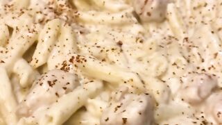 Wanna this.....white sauce pasta ????????