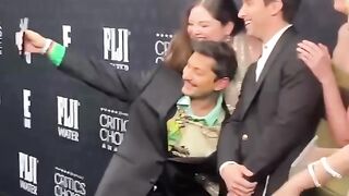 The cast of Hacks FaceTimes Jean Smart after their _CriticsChoice win. ???? _AwardsSeason