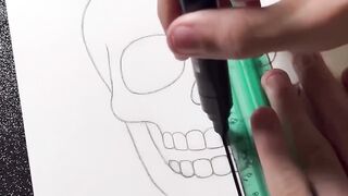 Glitch vs Neon! ???? #shorts #art #skull