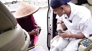 Terharu liat ada sopan santun nya aisar khaled