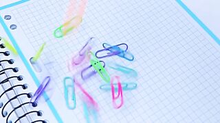 PAPER CLIP HACKS ???? SCHOOL HACKS #shorts #schoollife #hacks #backtoschool #diy #craft #papercraft