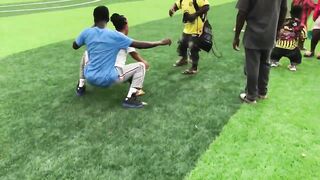 No mercy???? as Atadwe grinds A SHORT twerking LADY AS HE Performs