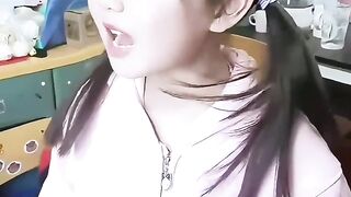 盘点戏精萌娃的搞笑日常,这小女孩长大可不得了#小戏精 #萌娃搞笑日常#逗比女儿欢乐多#骗你生女儿