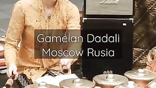 Youtube downloader thumbnail skill bule Rusia main gamelan Jawa Durasi: 00:00:43