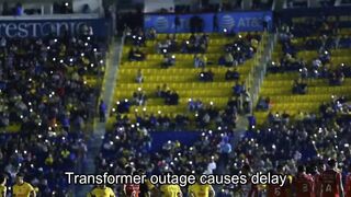 Transformer outage causes delay during América vs Necaxa #América #Necaxa  #americanfootballplayer