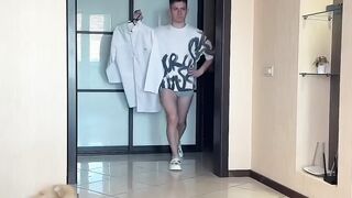 THE DOG IS SHOCKED BY FASHION