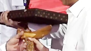 Momen Bersejarah: Prabowo Serahkan Keris kepada Presiden Jokowi di HUT ke-17 Partai Gerindra
