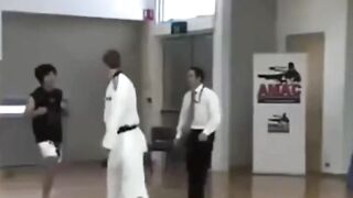 Taekwondo vs Muay Thai.