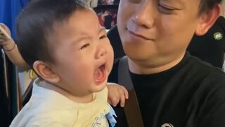 Baby cries seeing transvestite dancing with his mother