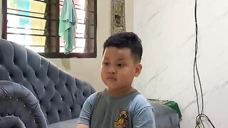 This kid's cuteness when dancing