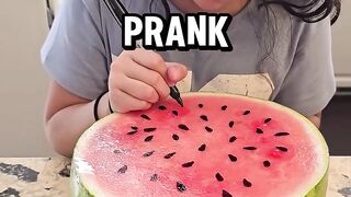 Funny Watermelon Prank ???? _shorts _short _viralvideos _viralshort _funny _youtubeshorts _shortsfeed(1080P_60FPS).mp4