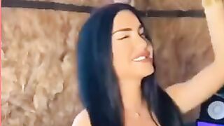Toto toto eske eske Arabia beautiful Queen