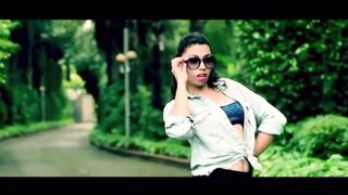 Indian Girl Raveena Choudhary Dance