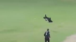 Glenn Philips  doing Glenn Philips thing