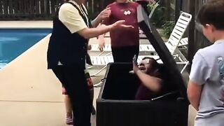 funny girl senpai.funny girl jokes.funny jokes girl and boy.prank video.prank dugonamga.dugonamga sovg'a yasash.funny shorts.funny clips
