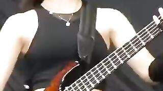 The Sound of a five-string Bass
