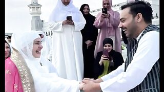Mecca goes viral New picture of Kubra Khan and Gauhar Rashid from