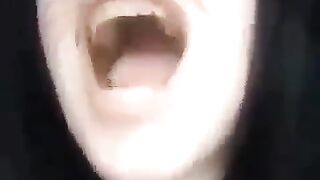 ‏تلعب مع الفأر