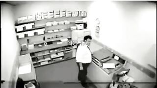 اموت و اعرف ليش يبي يصورها