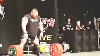 Eddie Hall pulls 500 kilograms