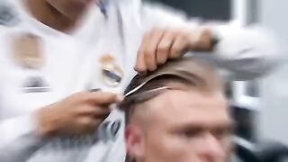 Ronaldo ???? Barbershop Messi ????(MP4).mp4