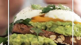 Healthy & Easy Breakfast: Avocado Toast with Egg ????????????