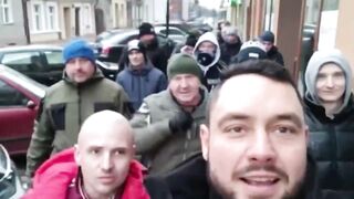 Polish patriots are on hunt for fake asylum seekers who moIest Polish children.